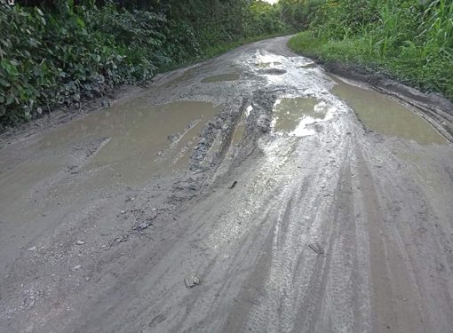 JALAN MAJANGKAN SUDAH LAMA RUSAK (Foto : FB Yulimensen)