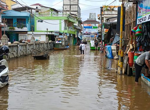 Banjir merendam Jalan Sumbawa, Kelurahan Melayu, Muara Teweh