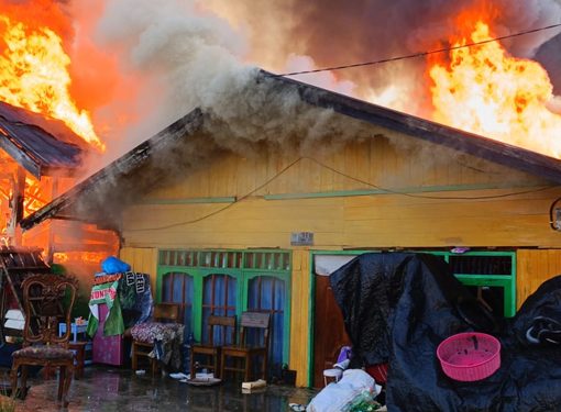 Kebakaran di Jalan Anggrek, Kelurahan Melayu, Muara Teweh, Selasa (24/5/2022)