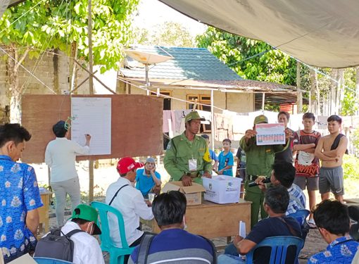 Perhitungan suara di Dsa Malawaken. Pilkades dimenangkan oleh Syahnudin
