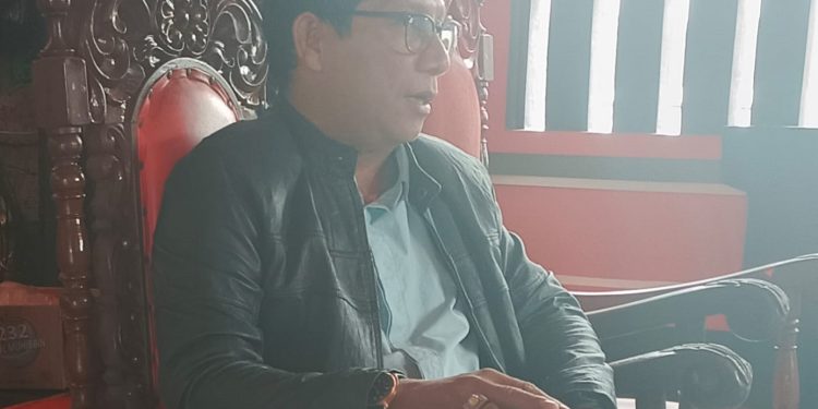 Gunawan memberikan keterangan pers.