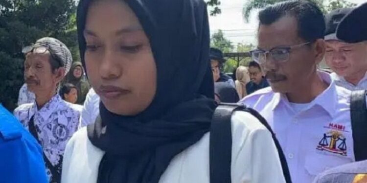 Guru honorer Supriyani menjalani sidang di PN Andoolo, Konawe Selatan.