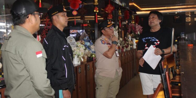 Satpol PP) Kota Palangka Raya menggelar razia di sejumlah THM.