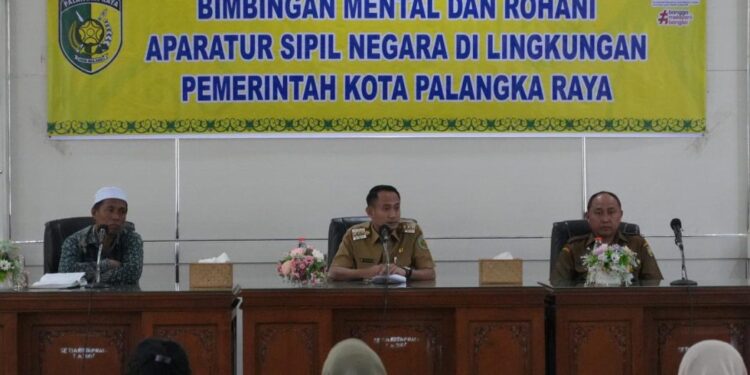 Wali Kota Palangka Raya, Fairid Naparin.