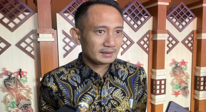 Wali Kota Palangka Raya, Fairid Naparin.