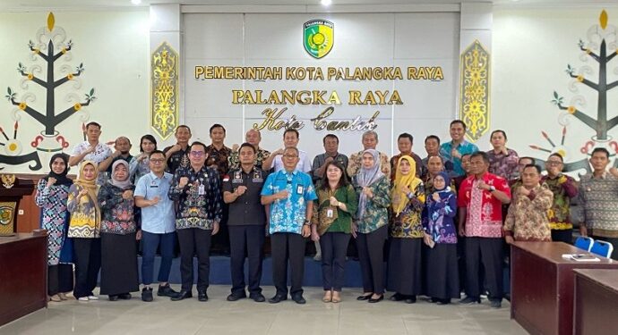Penjabat Sekretaris Daerah (Sekda) Arbert Tombak, membuka kegiatan Sosialisasi Pendampingan Pendaftaran Peacemaker Justice Award 2025.