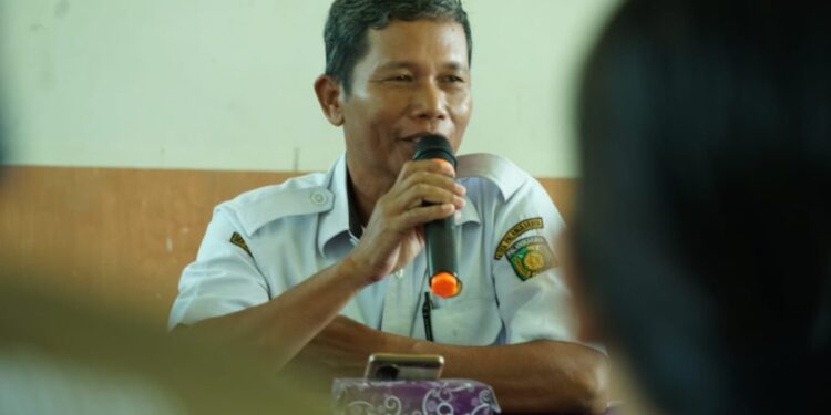 Lurah Tangkiling, Boiman, mengimbau masyarakat agar lebih bijak dalam menggunakan media sosial.