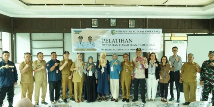 Warga Antusias Mengikuti kegiatan pelatihan pengolahan ikan.
