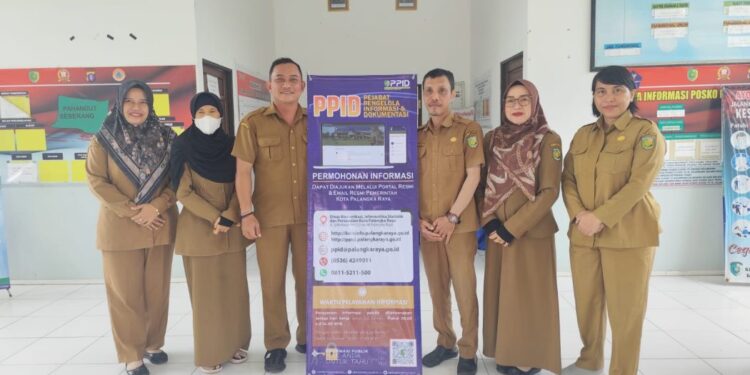 Diskominfo Palangka Raya bagikan Banner ke sejumlah Kelurahan.