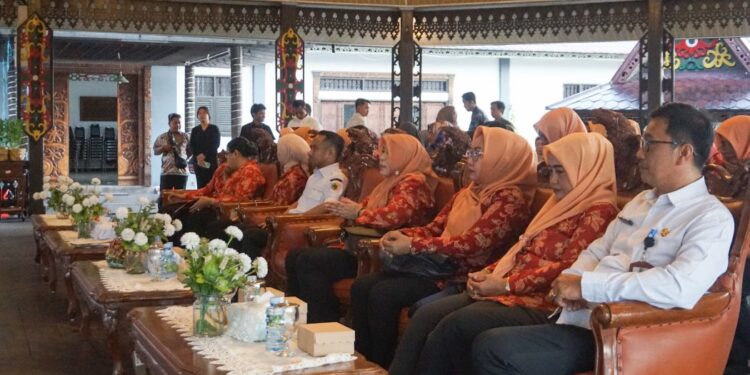 DPKP salurkan 2500 bibit cabai kepada 36 Kelaompok Tani.