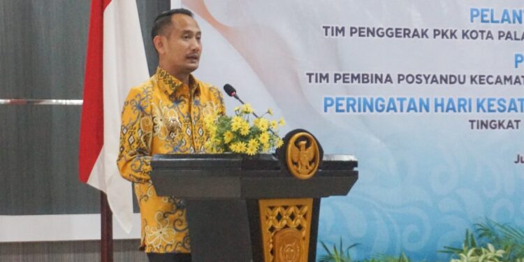 Wali Kota Palangka Raya, Fairid Naparin.