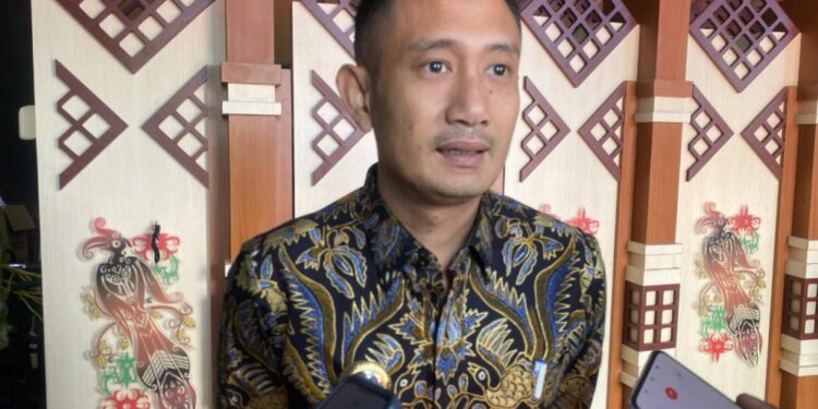 Wali Kota Palangka Raya, Fairid Naparin.