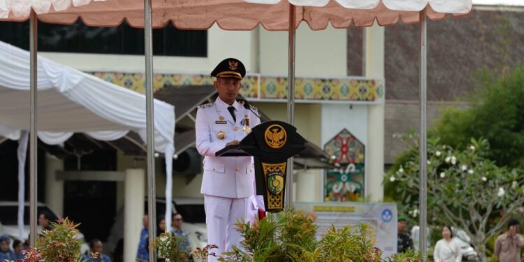 Wali Kota Palangka Raya, Fairid Naparin.