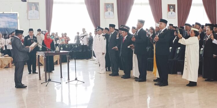Prosesi pengambilan sumpah/janji jabatan manajerial dilingkungan Pemkab Kapuas.