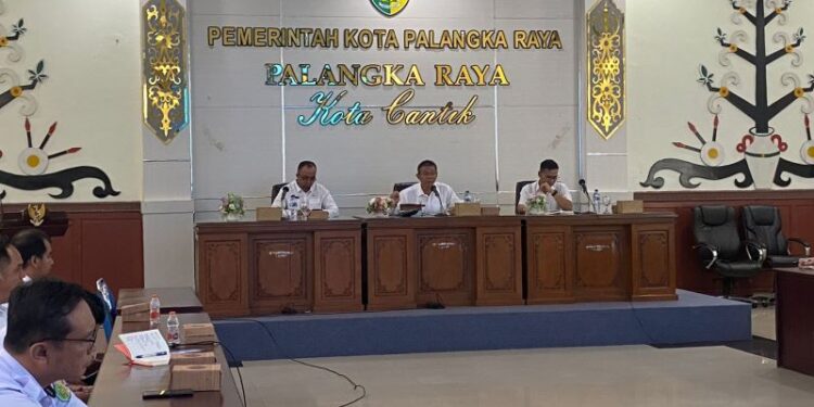 Suasana Rapat Kerja awal tahun bersama para camat, sekretaris kecamatan, dan lurah se-Kota Palangka Raya, Rabu (8/1/2025).
