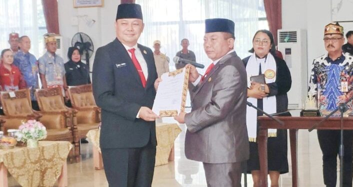 Usis I Sangkai resmi menjabat Pj Sekda Kapuas setelah dilantik oleh Bupati Kapuas H M Wiyatno.
