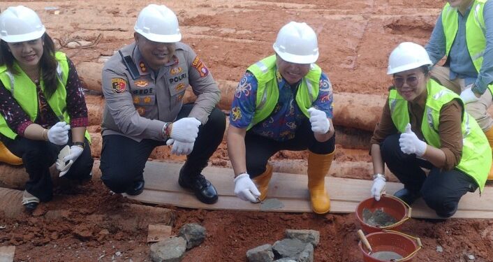 Peletakan batu pertama pembangunan Kantor Dinas Kesehatan Kapuas.
