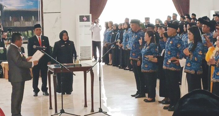 Bupati Kapuas H M Wiyatno melantik Pegawai Pemerintah dengan Perjanjian Kerja (PPPK).
