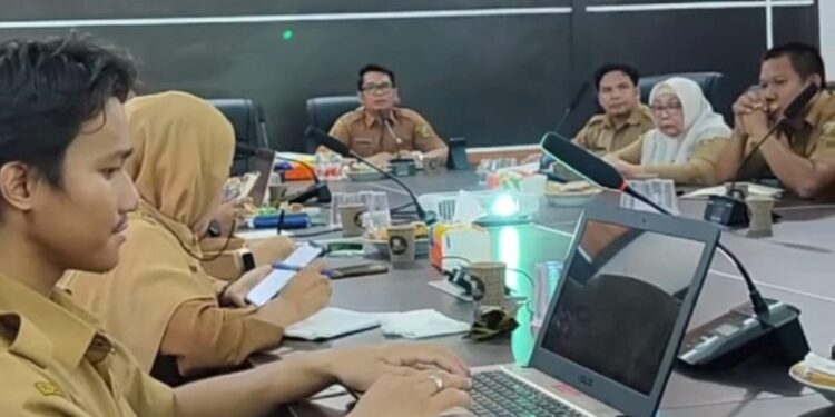 Suasana rapat di Aula DLH Palangka Raya (foto: Ist)