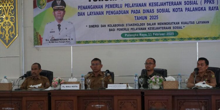 Pj Wali Kota Palangka Raya, Akhmad Husain, membuka Forum Konsultasi Publik.