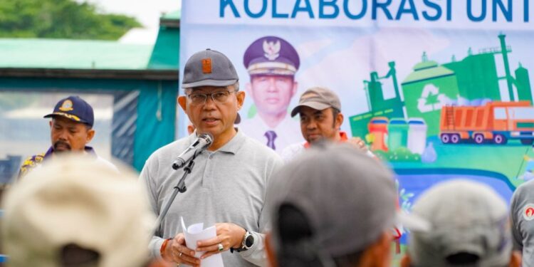 Pj Wali Kota Palangka Raya, Akhmad Husain, Ajak Warga kerja bakti di DAS Kahayan