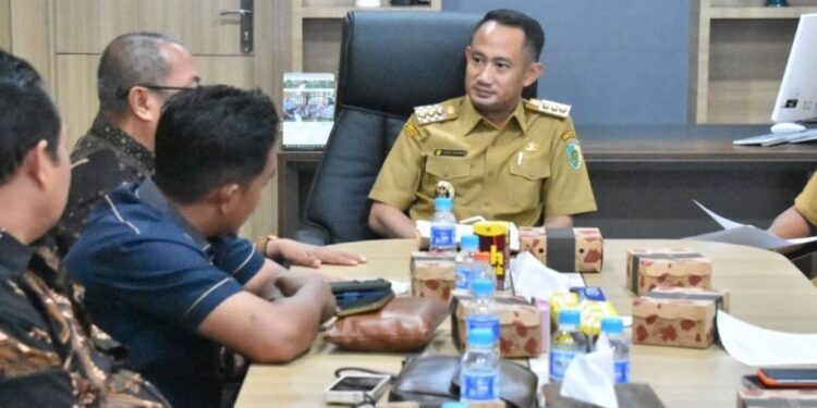 Wali Kota Palangka Raya, Fairid Naparin, menerima kunjungan kerja Komisi I DPRD Kabupaten Banjar, Kalimantan Selatan.