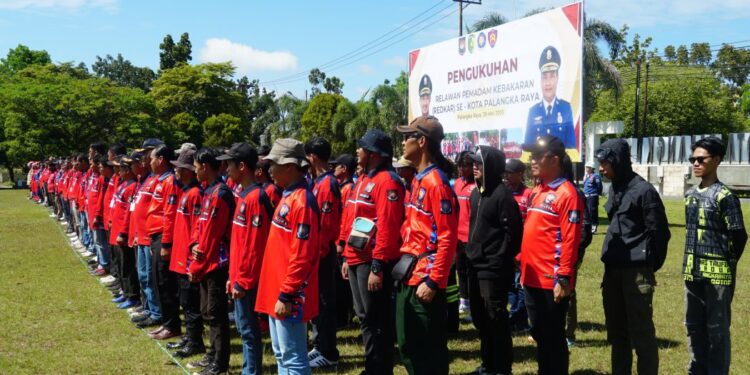 Sebanyak 504 Relawan Pemadam Kebakaran (REDKAR) resmi dikukuhkan.