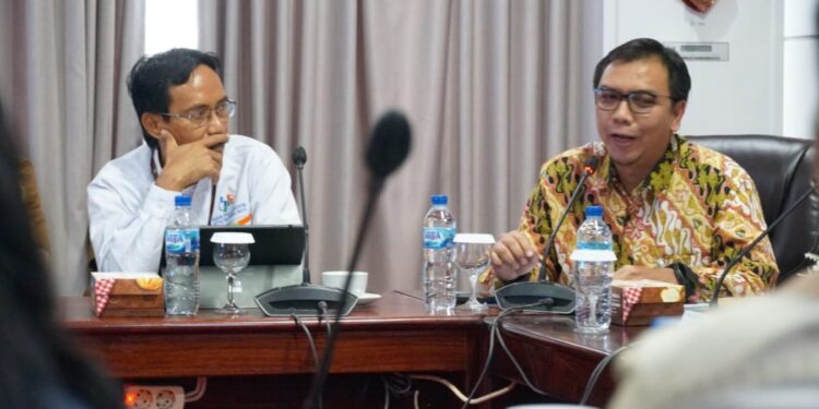 Bank Indonesia (BI) mengimbau masyarakat untuk lebih waspada terhadap peredaran uang palsu.