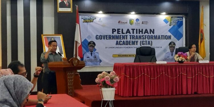 Sekretaris BKPSDM Kota Palangka Raya, Salmadi, resmi menutup Pelatihan GTA bagi Aparatur Sipil Negara (ASN).