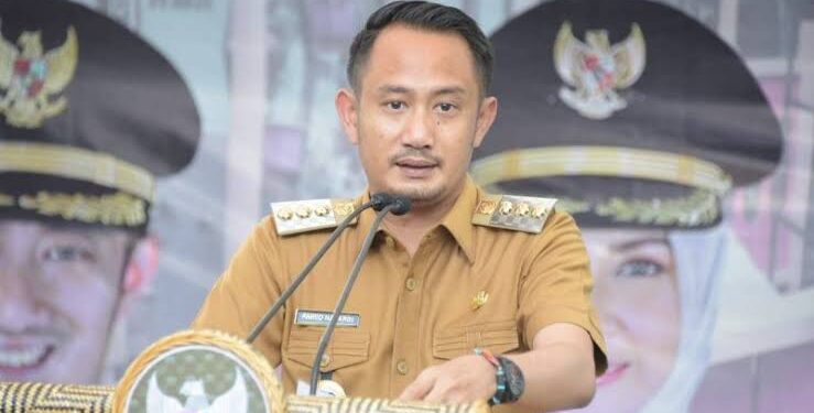 Wali Kota Palangka Raya, Fairid Naparin.