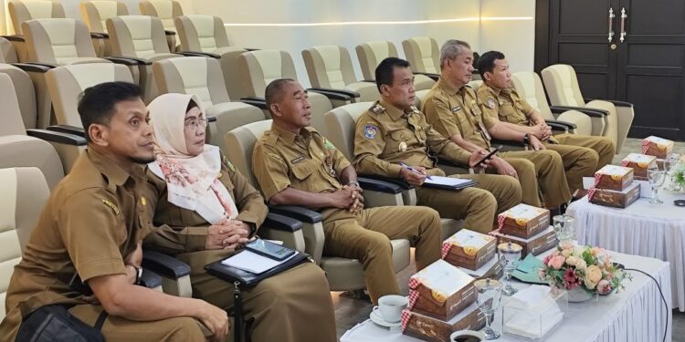 Wakil Wali Kota Palangka Raya, Achmad Zaini saat mengikuti Rakor Inflasi Daerah di ruang Media Center Palangka Raya. (foto: Ist).