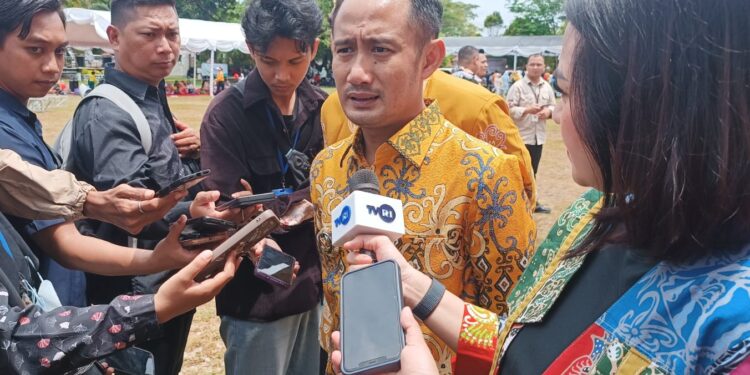 Wali Kota Palangka Raya, Fairid Naparin.
