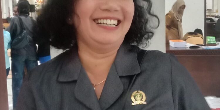Juru Bicara Fraksi Partai Gerindra, Nelly Madelina Sihombing
