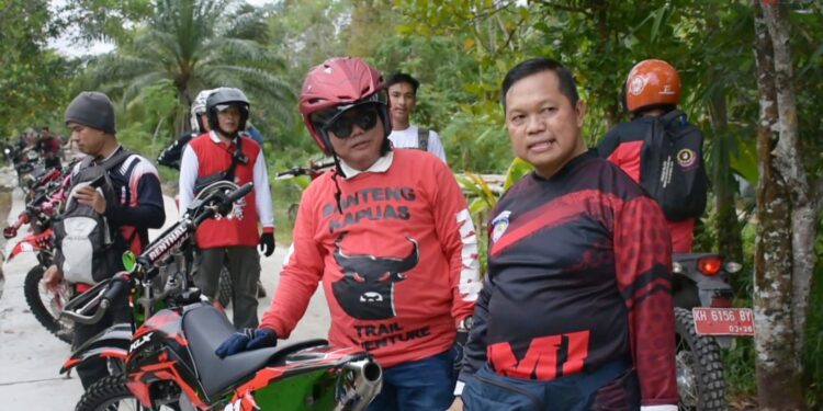 Wakil Ketua I DPRD Kapuas, Yohanes bersama Bupati Kapuas H M Wiyatno.