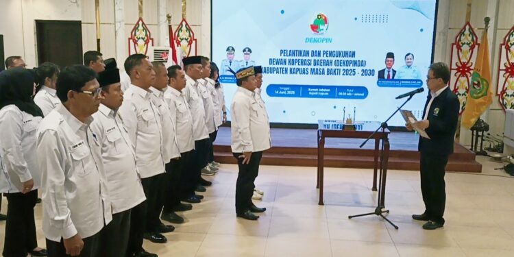 Pelantikan dan Pengukuhan Pengurus DEKOPINDA Kabupaten Kapuas.