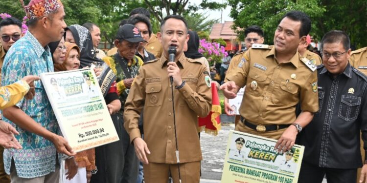 Wali Kota Palangka Raya Fairid Naparin dan Wakil Wali Kota Palangka Raya, Achmad Zaini.