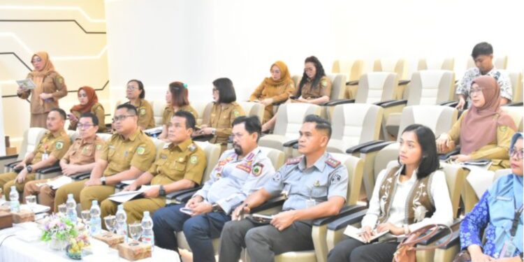 Wakil Wali Kota Palangka Raya, Achmad Zaini saat menghadiri verifikasi lapangan Hybrid KLA di ruang Command Center Palangka Raya. (foto: Istimewa)
