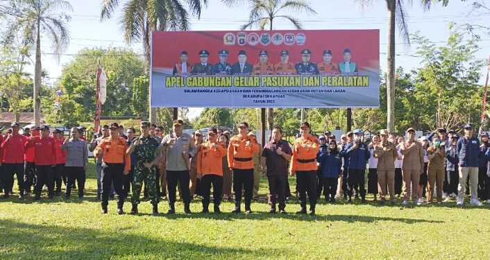Apel gelar pasukan dan peralatan dalam rangka kesiapsiagaan dan penanggulangan Karhutla di Kabupaten Kapuas.