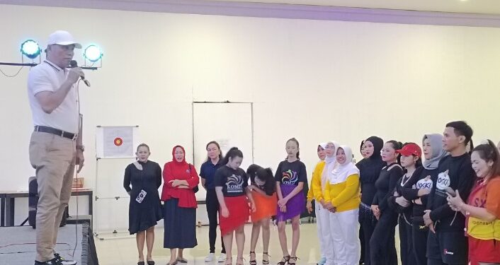 Ketua Harian KORMI Kapuas, H Saferaniansah saat memberikan arahan kepada para pegiat olahraga.