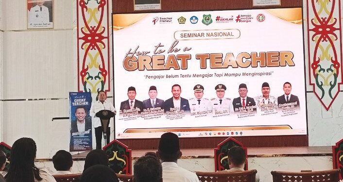 Bupati Kapuas H M Wiyatno membuka seminar nasional "How To Be A Great Teacher".