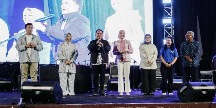Gubernur Kalteng, Agustiar Sabran (tengah) saat menmberikan kata sambutan.