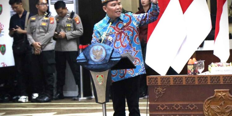 Gubernur Kalimantan Tengah Agustiar Sabran menyampaikan Sambutan.