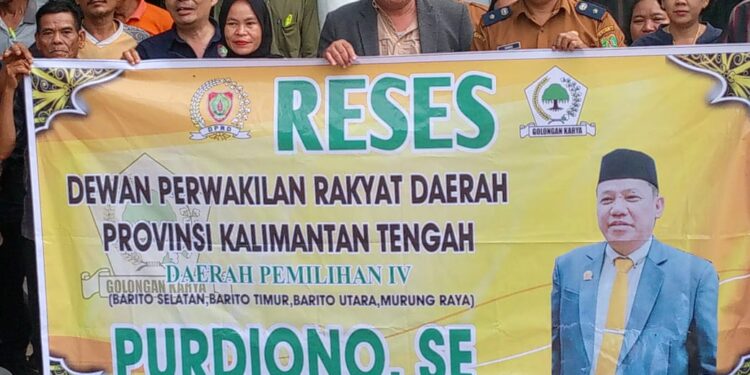 Anggota DPRD Kalteng, Purdiono saat melaksanakan kegiatan reses perorangan di Desa Lalap Kecamatan Patangkep Tutui, Kabupaten Barito Timur.
