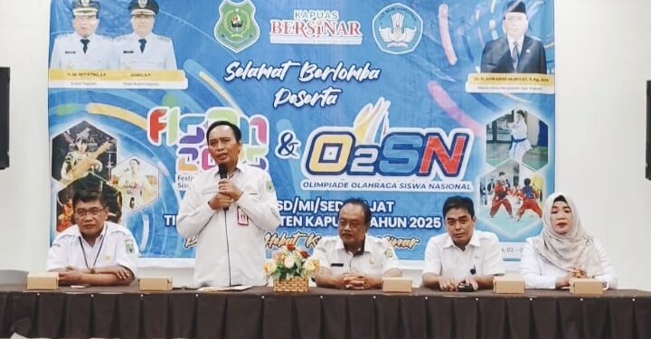 Kepala Dinas Pendidikan Kapuas, H Suwarno Muriyat membuka kegiatan FLS3N dan 02SN tingkat sekolah dasar tahun 2025.
