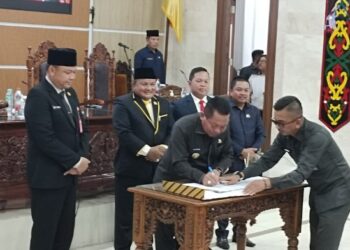 Penandatangan persetujuan nota kesepakatan KUA-PPAS Perubahan APBD 2025.