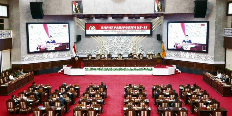Rapat Paripurna Ke-11 Masa Persidangan III Tahun Sidang 2025 DPRD Kalteng, Senin (16/6/2025).