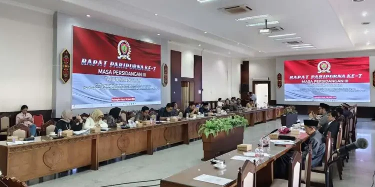 Rapat Paripurna DPRD Kalteng, Rabu (4/6/2025)